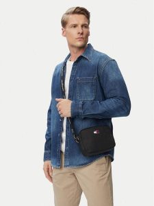 Tommy Jeans Torebka Tjw Ess Daily Crossover AW0AW18769 Czarny. Czarne listonoszki Tommy Jeans, bez wzorów, z jeansu, bez dodatków. Za 289,99 zł.