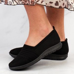 Czarne sportowe buty damskie Potocki 16020. Czarne buty sportowe POTOCKI, bez wzorów, z tkaniny, bez zapięcia. Za 89,00 zł.