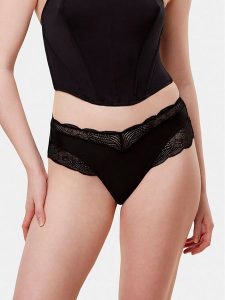 Triumph Figi klasyczne Lift Smart Bandeau Maxi EX 10215945 Czarny. Czarne figi Triumph, bez wzorów, z syntetyku. Za 79,99 zł.