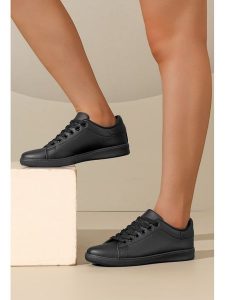 C'M Sneakersy w kolorze czarnym rozmiar: 41. Czarne trampki C'M, bez wzorów, bez zapięcia. Za 86,99 zł.