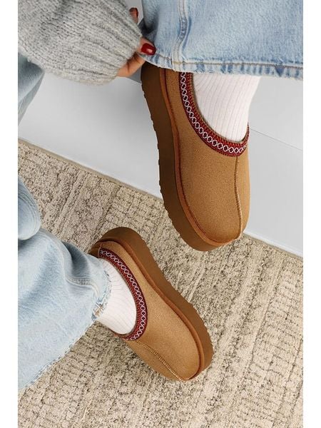 Trendyol Botki w kolorze jasnobrązowym rozmiar: 40. Brązowe botki Trendyol, bez wzorów, z materiału, bez obcasa, na platformie, bez zapięcia. Za 221,88 zł.