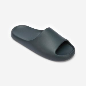 Klapki basenowe Nabaiji 500 Style. Zielone klapki NABAIJI, bez wzorów, z materiału, bez obcasa. Za 59,99 zł.