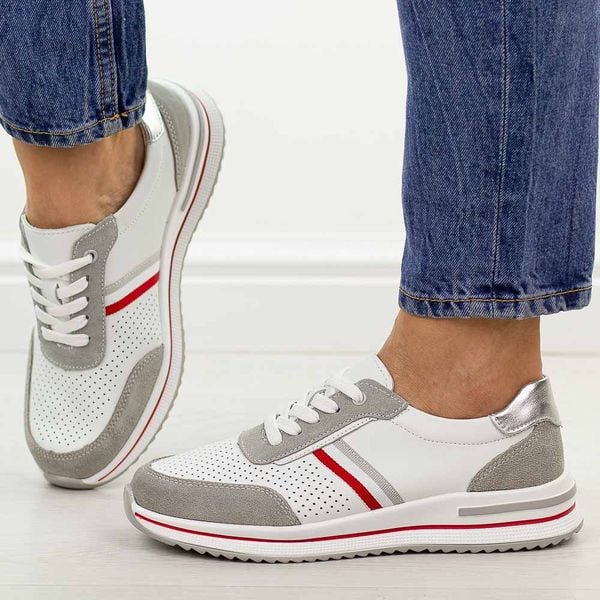 Biało szare skórzane półbuty damskie Jezzi 8467. Białe półbuty Jezzi, na jesień, bez wzorów, z jeansu, z okrągłym noskiem, bez obcasa, na płaskiej podeszwie, bez zapięcia. Za 239,00 zł.