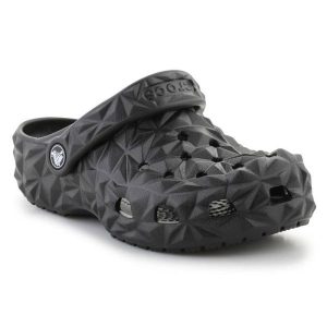 Klapki Crocs Classic Geometric Clog K 209572-001 czarne. Czarne klapki bez wzorów, bez obcasa. Za 302,18 zł.