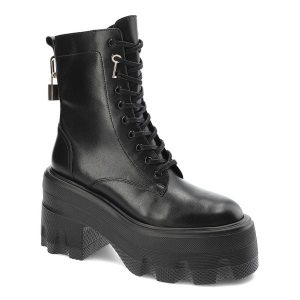 Czarne Botki Carinii Eleganckie Obuwie Damskie. Czarne botki Carinii, bez wzorów, ze skóry, bez obcasa, bez zapięcia. Za 539,00 zł.