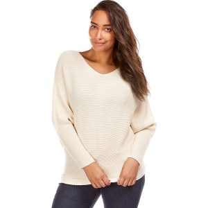 Sweter w kolorze kremowym. Białe swetry oversize marki Cashmere Curve, z kaszmiru. W wyprzedaży za 129,95 zł.