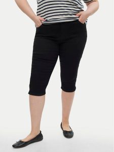Vero Moda Curve Spodnie capri Cjune 10303171 Czarny Slim Fit. Czarne jeansy Vero Moda Curve, bez wzorów, z bawełny. Za 79,99 zł.