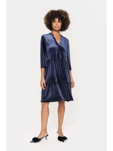 SAINT TROPEZ Aksamitna sukienka w kolorze granatowym rozmiar: XS. Niebieskie sukienki Saint Tropez, na co dzień, xs, bez wzorów, bez kołnierzyka, bez ramiączek, midi, proste. Za 126,99 zł.
