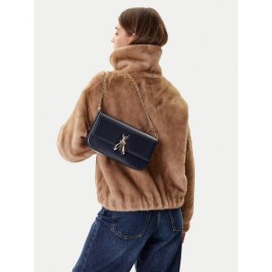 Torebka Patrizia Pepe. Czarne torebki klasyczne Patrizia Pepe, bez wzorów, bez dodatków. Za 699,99 zł.