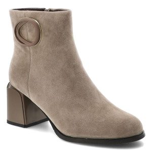 Khaki Botki Artiker Eleganckie Buty Damskie. Szare botki ARTIKER, na jesień, z aplikacjami, bez obcasa, na obcasie, bez zapięcia. Za 322,99 zł.