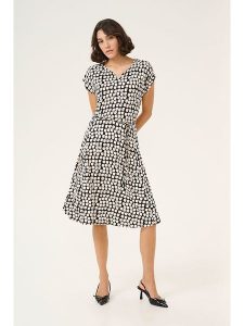 Kaffe Sukienka w kolorze beżowym rozmiar: XXL. Brązowe sukienki Kaffe, xxl, bez wzorów, z tkaniny, bez kołnierzyka, bez ramiączek, midi, rozkloszowane. Za 123,95 zł.