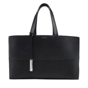 Torebka Calvin Klein. Czarne shopper bag Calvin Klein, bez wzorów, bez dodatków. Za 349,99 zł.