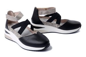 RIEKER REMONTE D2411-03 black combination, półbuty damskie. Czarne półbuty Rieker Remonte, na lato, bez wzorów, bez obcasa, na koturnie, bez zapięcia. Za 314,42 zł.