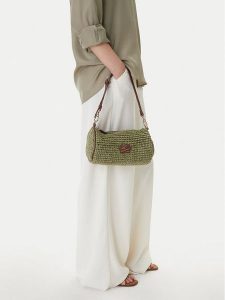 KARL LAGERFELD Torebka B1W46072 Zielony. Zielone torebki klasyczne KARL LAGERFELD, bez wzorów, z syntetyku, bez dodatków. Za 632,99 zł.