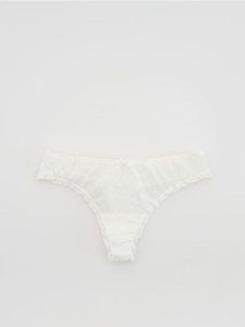 Majtki typu stringi z siateczki - złamana biel. Stringi Reserved, bez wzorów. Za 19,99 zł.