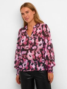 Kaffe Bluzka Amanda 10508154 Różowy Regular Fit. Czerwone bluzki Kaffe, bez wzorów, z syntetyku, bez kołnierzyka, bez ramiączek. Za 139,99 zł.
