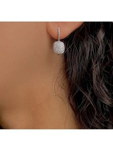 Les Petites Précieuses Srebrne kolczyki z cyrkoniami rozmiar: onesize. Szare kolczyki Les Petites Précieuses, z cyrkonią, srebrne. Za 121,99 zł.