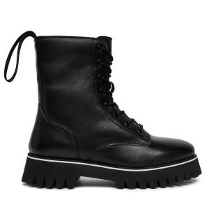 Trzewiki Patrizia Pepe. Czarne botki Patrizia Pepe, bez wzorów, bez obcasa, na płaskiej podeszwie, bez zapięcia. Za 549,99 zł.