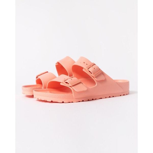 Klapki damskie Birkenstock Arizona Eva. Brązowe klapki Birkenstock, bez wzorów, z materiału, bez obcasa. Za 373,00 zł.