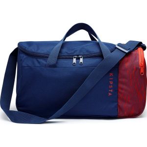 Torba sportowa Kipsta Essential 20 l. Czerwone torby podróżne i sportowe DECATHLON, bez wzorów, z materiału, na ramię. Za 34,99 zł.