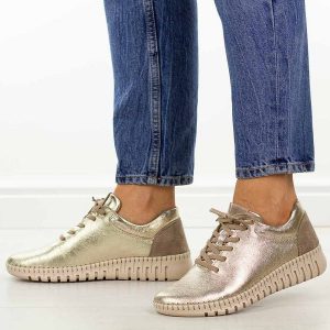 Złote skórzane półbuty damskie T.Sokolski 2501. Żółte półbuty Sokolski, na jesień, bez wzorów, z jeansu, z okrągłym noskiem, bez obcasa, na płaskiej podeszwie, bez zapięcia. Za 269,00 zł.