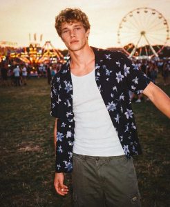 Superdry Koszula Cabana krótki rękaw z nadrukiem z bawełny organicznej. Niebieskie koszule Superdry, s, bez wzorów, z bawełny, bez kołnierzyka, bez ramiączek. Za 301,95 zł.