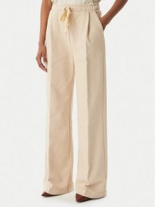 Maryley Spodnie materiałowe 26EB519/07BE Beżowy Reglan Fit. Brązowe spodnie dresowe Maryley, l, bez wzorów, z bawełny. Za 349,99 zł.