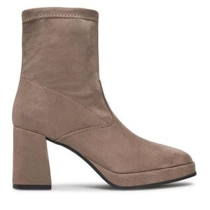 Botki Tamaris. Brązowe botki Tamaris, bez wzorów, bez obcasa, na słupku, bez zapięcia. Za 529,99 zł.