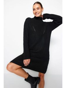 Trendyol Sukienka dzianinowa w kolorze czarnym rozmiar: L. Czarne sukienki Trendyol, na co dzień, l, bez wzorów, z dzianiny, bez kołnierzyka, bez ramiączek, maxi, proste. Za 73,99 zł.