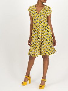 Blutsgeschwister Sukienka "La Vie est Belle" w kolorze żółtym ze wzorem rozmiar: S. Żółte sukienki Blutsgeschwister, na co dzień, s, bez wzorów, z wiskozy, klasyczne, bez kołnierzyka, bez ramiączek, mini, proste. Za 136,13 zł.