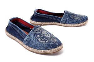 LANQIER 40C294 jeans, espadryle/baleriny damskie. Niebieskie balerinki Lanqier, bez wzorów, z jeansu, bez obcasa, na obcasie. Za 114,95 zł.