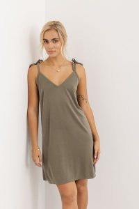 SUKIENKA KELLY KHAKI L - Flawless. Brązowe sukienki Flawless, do pracy, na lato, l, bez wzorów, biznesowe, bez kołnierzyka, bez ramiączek, mini, koszulowe. Za 125,00 zł.