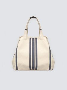Torba damska plażowa z granatowymi paskami kremowa Berli 102. Białe torebki klasyczne Big Star, bez wzorów, z bawełny, duże, bez dodatków. Za 179,99 zł.