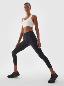 4F Legginsy treningowe 7/8 z wysokim stanem damskie - czarne XS. Czarne legginsy 4f, bez wzorów, z dzianiny, z podwyższonym stanem. Za 119,99 zł.