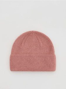 Czapka beanie - intenstywna czerwień. Czerwone czapki Reserved, bez wzorów. Za 39,99 zł.