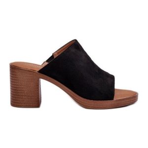 Eleganckie Lekkie Klapki Damskie Na Obcasie Czarne Varnila. Czarne klapki bez wzorów, bez obcasa, na obcasie. Za 170,94 zł.