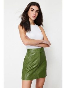 Trendyol Spódnica w kolorze zielonym rozmiar: 40. Zielone spódnice Trendyol, bez wzorów, ze skóry, mini. Za 66,00 zł.