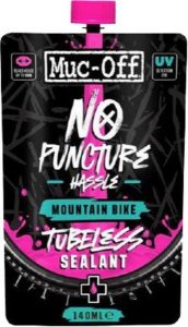 Muc-Off No Puncture Hassle 140ml saszetka. Czarne nerki i saszetki MUC-OFF, bez wzorów. Za 203,95 zł.