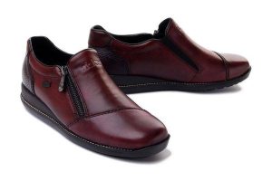 RIEKER 44265-35 red, półbuty damskie. Czerwone półbuty Rieker, bez wzorów, bez obcasa, na koturnie, bez zapięcia. Za 399,90 zł.