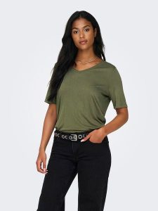 ONLY Koszulka "Elise" w kolorze khaki rozmiar: M. Brązowe bluzki ONLY, m, bez wzorów, bez kołnierzyka, bez ramiączek. Za 61,46 zł.