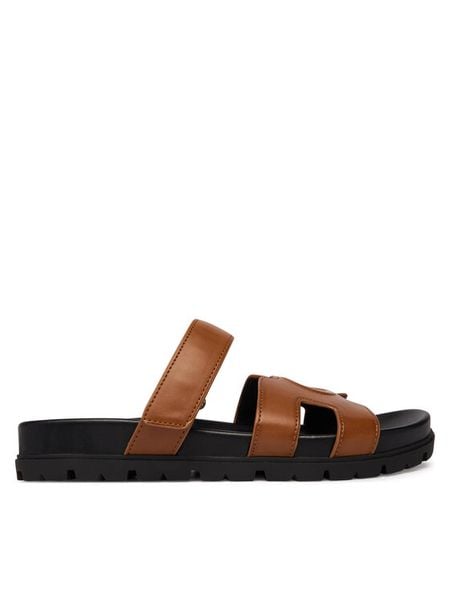 Guess Klapki FLJFAS ELE03 Brązowy jasny. Brązowe klapki Guess, z aplikacjami, ze skóry, bez obcasa. Za 267,99 zł.