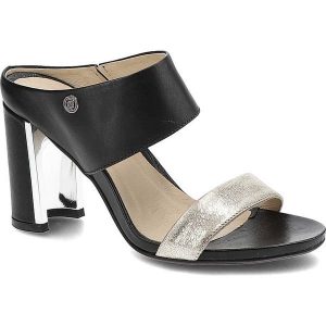 Czarne Klapki Carinii Eleganckie Skórzane Buty. Czarne klapki Carinii, bez wzorów, ze skóry, bez obcasa, na obcasie. Za 189,00 zł.