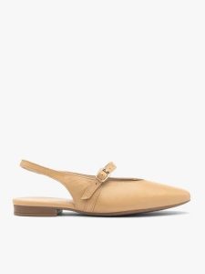 Beżowe czółenka bez pięty ze skóry licowej. Brązowe czółenka Ryłko, bez wzorów, ze skóry, z okrągłym noskiem, bez obcasa, bez zapięcia. Za 349,99 zł.