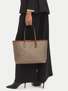Tommy Hilfiger Torebka Th Monoplay Leather Tote AW0AW17416 Beżowy jasny. Brązowe shopper bag TOMMY HILFIGER, bez wzorów, ze skóry, bez dodatków. Za 764,99 zł.