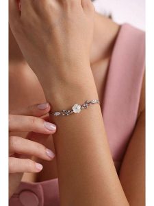 Lodie Silver Srebrna bransoletka z elementem ozdobnym - dł. 17 cm rozmiar: onesize. Szare bransoletki Lodie Silver, z cyrkonią, srebrne. Za 120,95 zł.