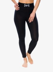 Legginsy termoaktywne damskie Super.natural Tundra175 Tight. Czarne legginsy super.natural, bez wzorów, z materiału, z podwyższonym stanem, długie. Za 302,49 zł.
