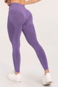 Legginsy fitness damskie Gym Glamour seamless. Fioletowe legginsy GYM GLAMOUR, bez wzorów, z materiału. Za 169,99 zł.