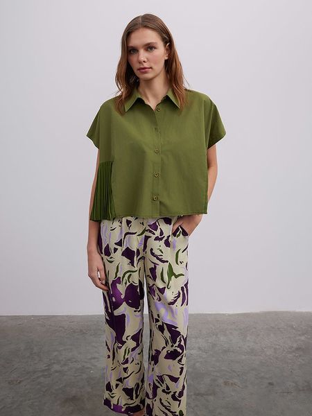 BGN Bluzka w kolorze zielonym rozmiar: 38. Zielone bluzki BGN, bez wzorów, bez kołnierzyka, bez ramiączek. Za 92,42 zł.