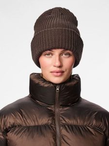 Pieces Czapka dzianinowa w kolorze brązowym rozmiar: onesize. Brązowe czapki Pieces, bez wzorów, z dzianiny. Za 50,59 zł.