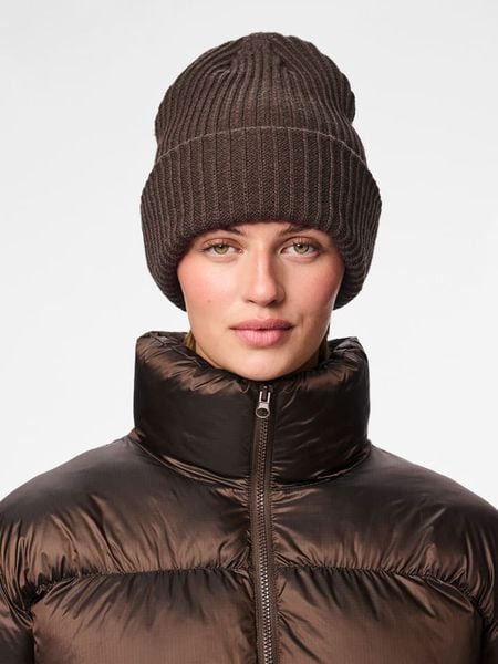 Pieces Czapka dzianinowa w kolorze brązowym rozmiar: onesize. Brązowe czapki Pieces, bez wzorów, z dzianiny. Za 50,59 zł.